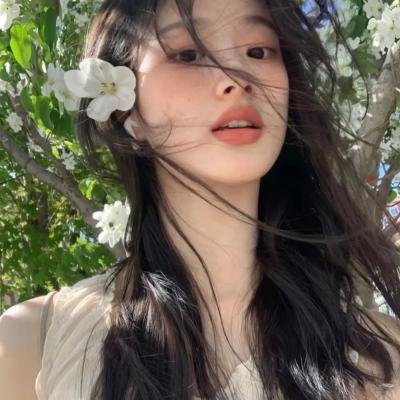 有很多蛋的公鸡